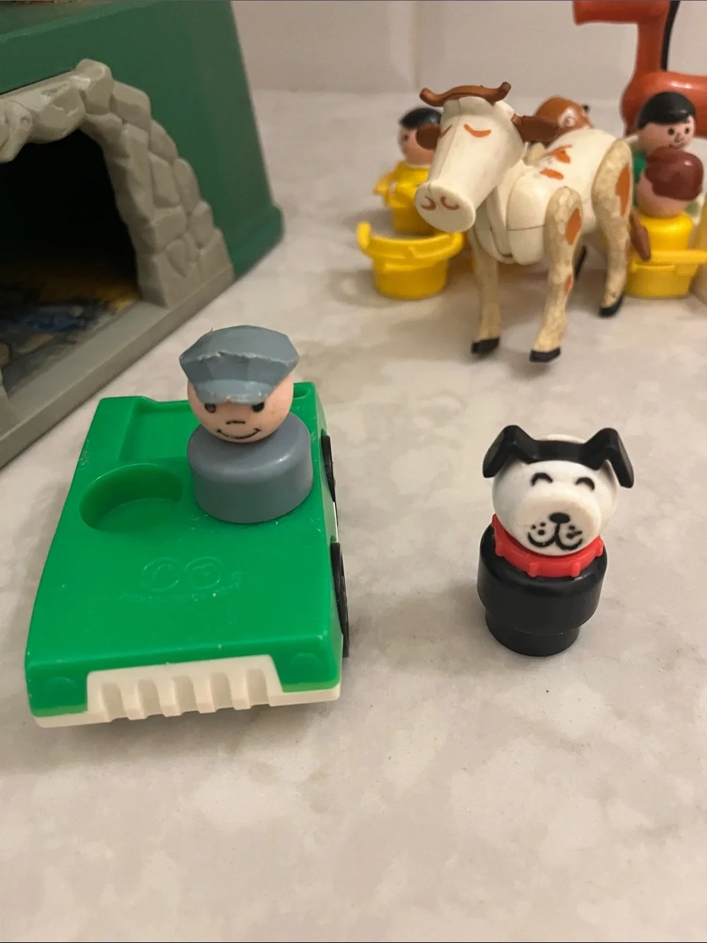 1974 Vintage Fisher Price Little People Play Family Castle #993